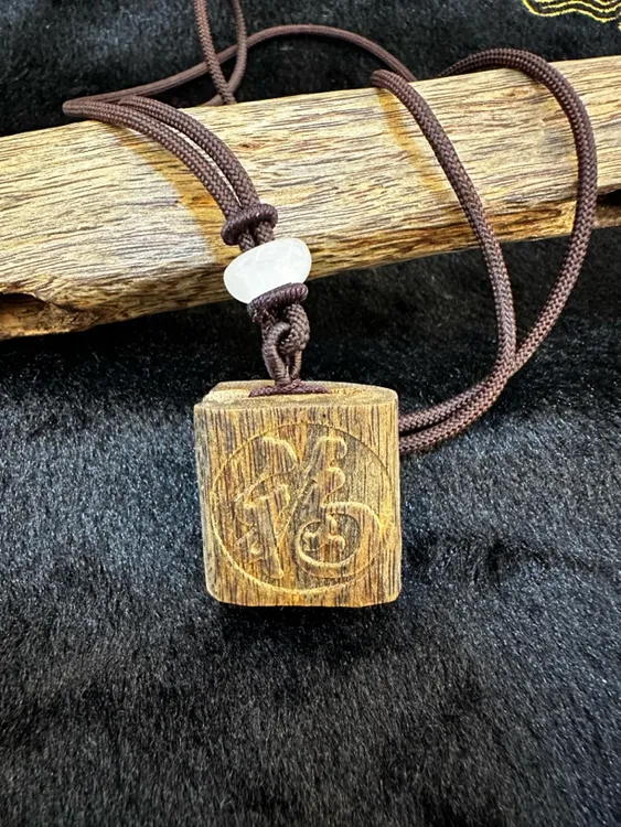 沉香「小祥云」小佛牌毕业级树心油沉香吊坠海南绿奇楠无事牌