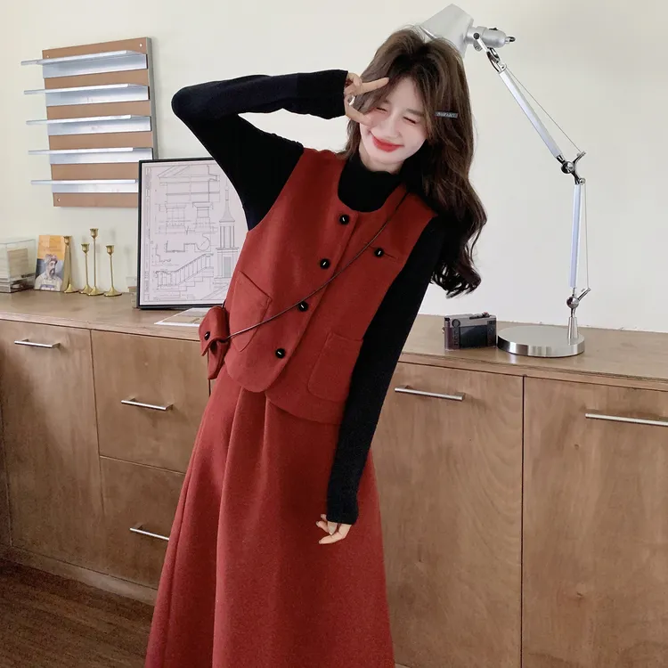 新年红穿搭毛呢套装女2026春秋新款气质马甲内搭高腰半身裙三件套