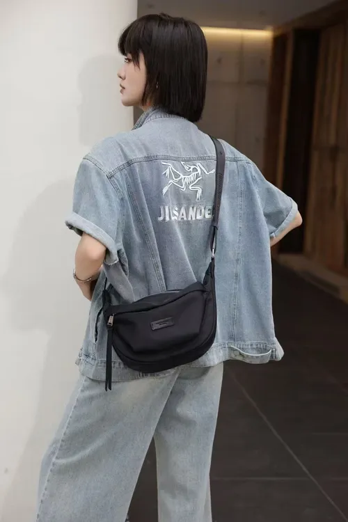 2025新款百搭经典洋气斜挎包简约大容量饺子包单肩女包