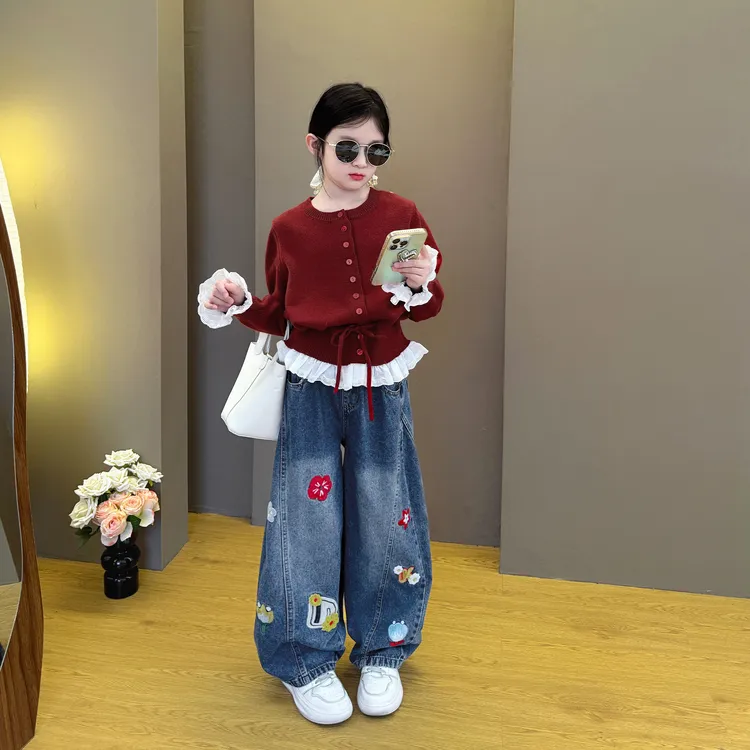 女童2025新款超好看甜美韩系抽绳花边毛衣绣花牛仔弯刀裤两件套潮