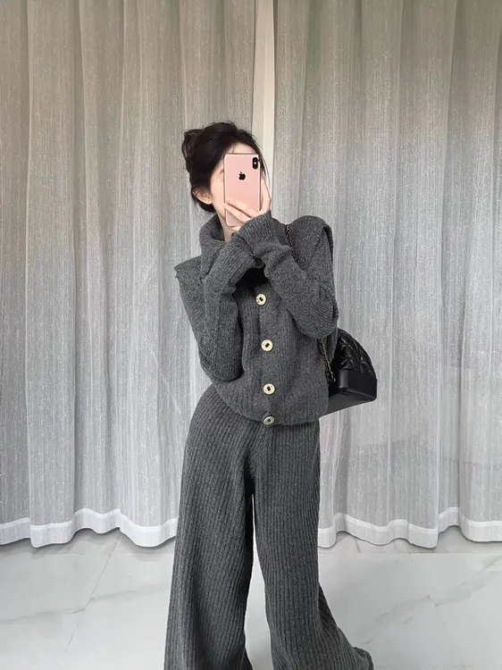 法式高级感毛衣套装女秋冬新款高腰阔腿裤翻领马甲针织衫三件套厚