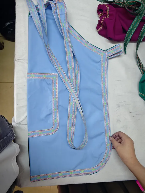 晴隆少数布依族围裙，需要小码，加大码的联系客服，