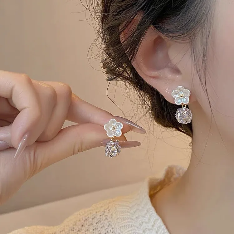 合金琉璃耳饰 韩式小清新小众设计感白花锆石球耳钉轻奢百搭耳饰