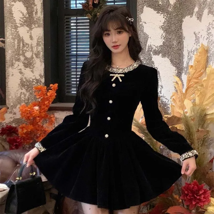 千金风黑色丝绒连衣裙女秋冬高级感小黑裙QJ0181