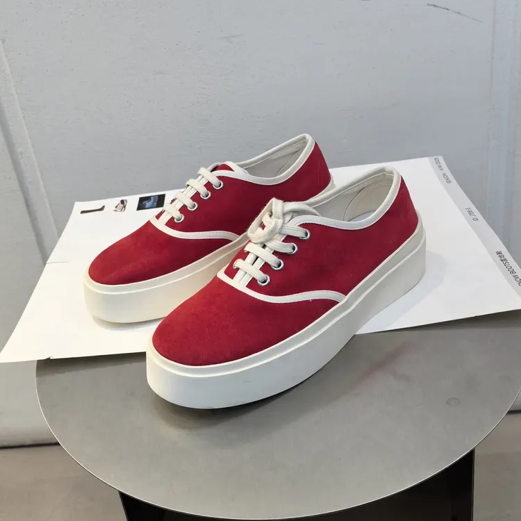 SGIRL TWTW2026年春季新款真皮平底防滑耐磨时尚系带休闲板鞋女鞋