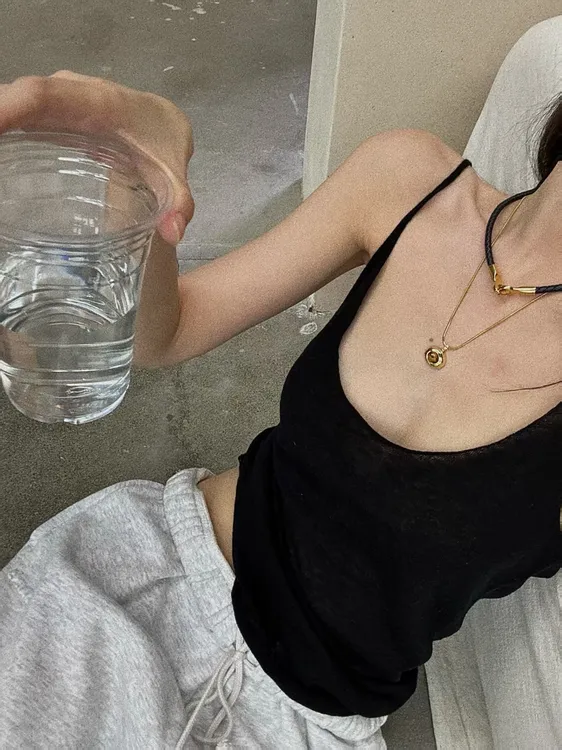 XYSF极简  欧美超轻柔水溶羊毛亲肤质感吊带百搭背心四季可穿 