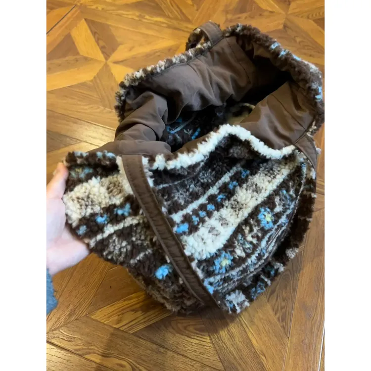 采晨自制新款刺绣小鹿雪花羊羔毛绒托特包女2025休闲单肩腋下包潮