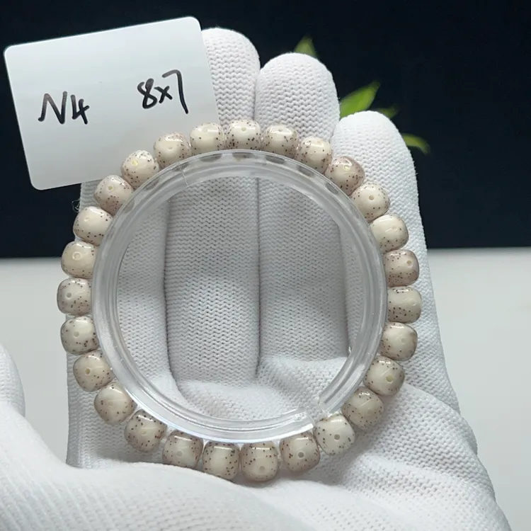 N4糯冰骨瓷白奶奶灰8×7正月大留白月朗星稀一物一图星月菩提手串