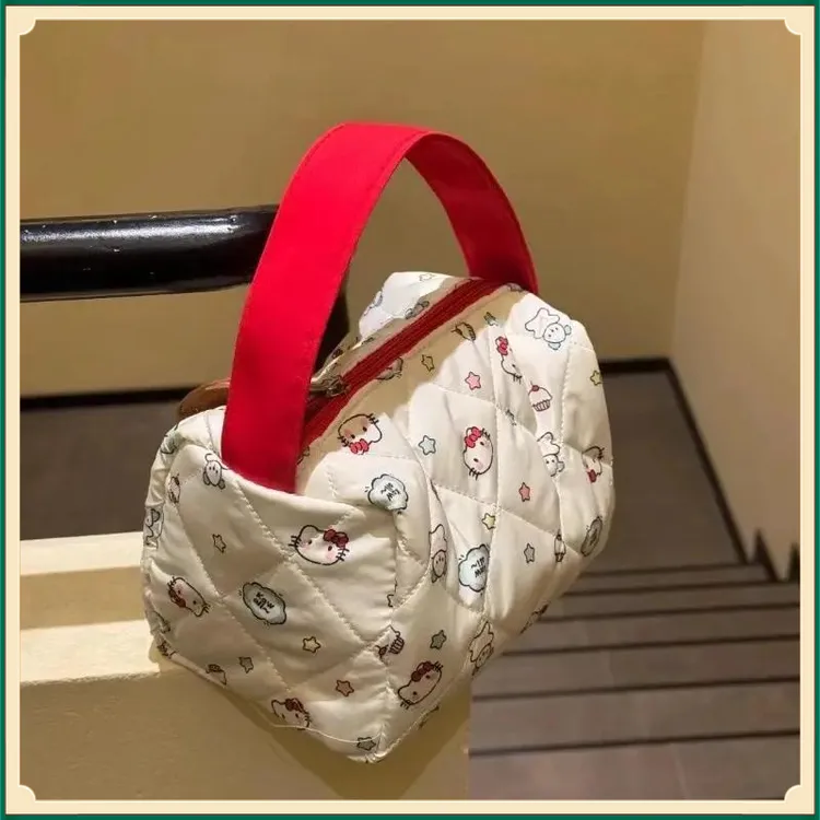 helloKitty可爱化妆包手拿包KAHZ便携大容量收纳包洗漱包立【咪旺】