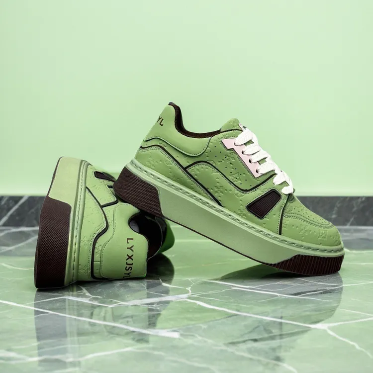 欧洲站时尚压花休闲鞋男士百搭小白鞋春季款男鞋轻便增高个性板鞋