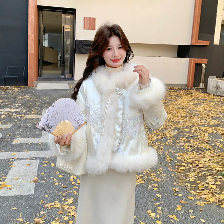 新中式国风亮片绣花羽绒服2025冬季新款氛围感优雅千金风毛绒外套