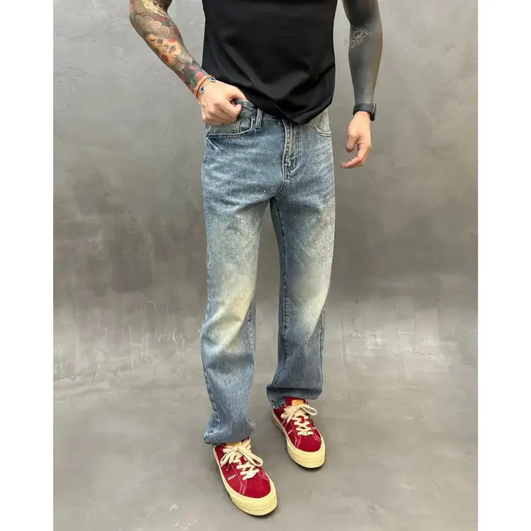 秋冬新款牛仔裤男款时尚休闲百搭浅蓝色渐变直筒高端亮钻水洗做旧
