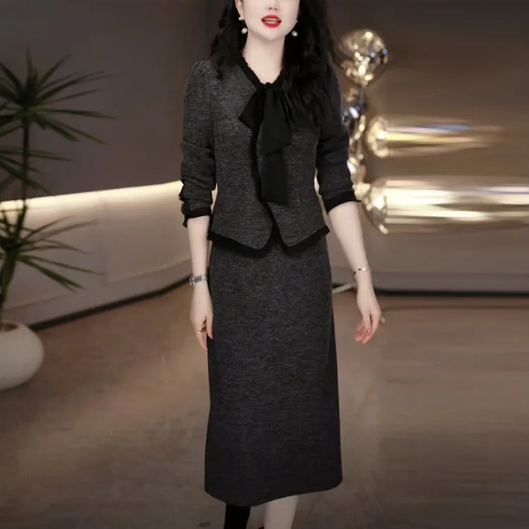 轻奢高贵气质裙子女装新款秋冬2025爆款高级感洋气显瘦打底连衣裙