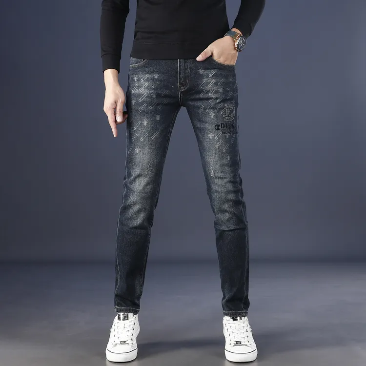 深蓝色潮牌印花牛仔裤男款爆款2025新款秋冬款修身小脚弹力裤子男