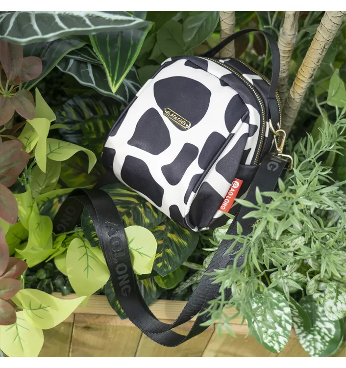 2025新款时尚百搭户外休闲运动简约大容量单肩斜挎包便捷小包包女