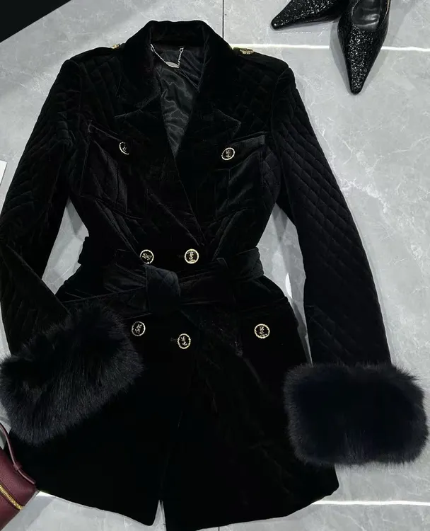 【白小姐推荐】2025年黑公主加棉丝绒外套-11860