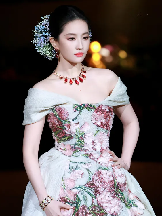 刘亦菲同款满天星发夹女仿真花发饰簪花头饰头花侧边夹2025新款