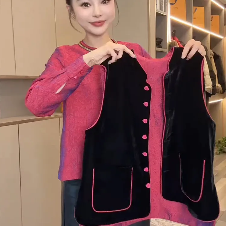 春季百搭套装女2026新款国风气质小衫洋气桃心扣轻奢马甲上衣套装