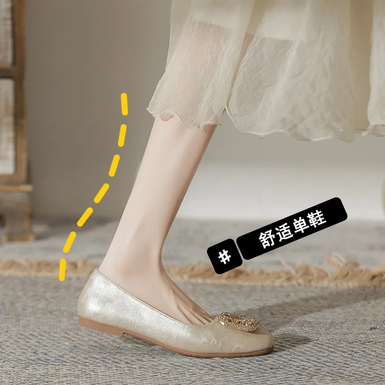 国风新中式平底单鞋女2025年新款气质水钻法式百搭粗跟妈妈鞋大码