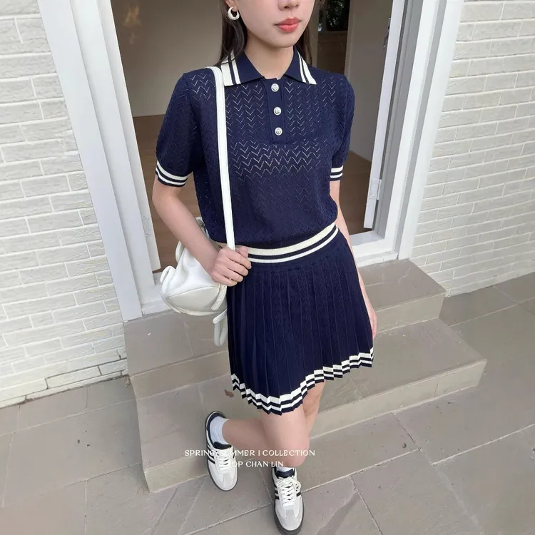 小粉酱女装2025春镂空字纹领短袖针织+细褶半身裙两件套女