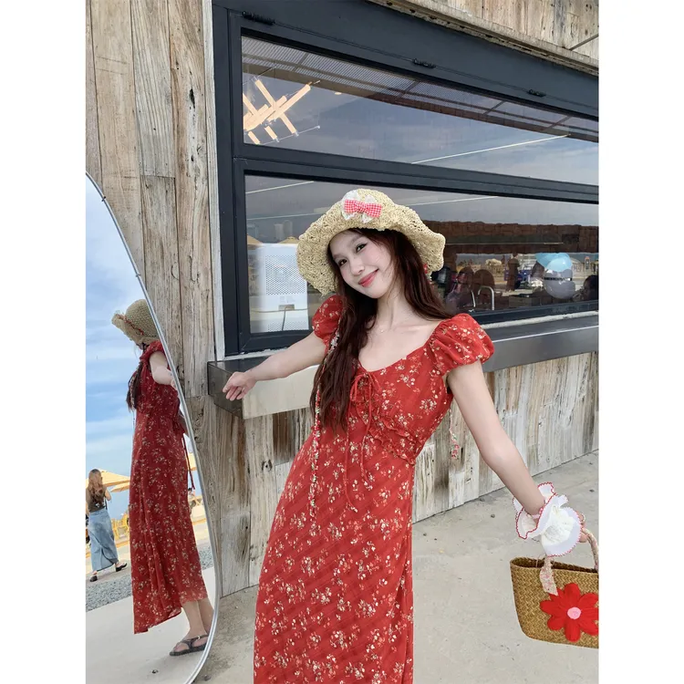 设计感V领碎花短袖连衣裙女夏季小众别致显瘦收腰长裙温柔风裙子