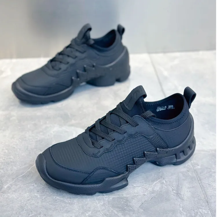 2025新款休闲鞋时尚百搭潮流户外探索低帮黑色软底真皮运动鞋轻便