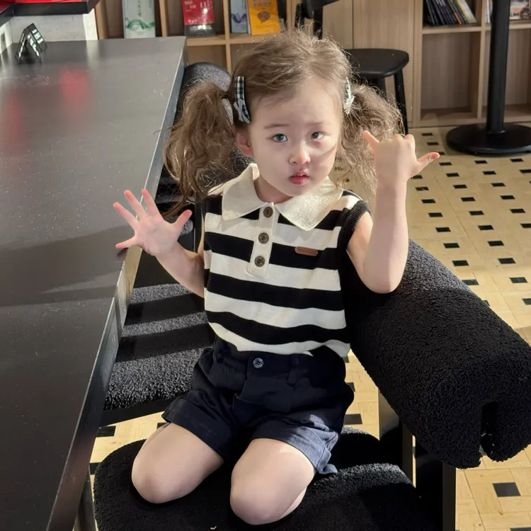 《小思家》女童2025夏季新款韩版学院风翻领条纹背心黑色短裤套装