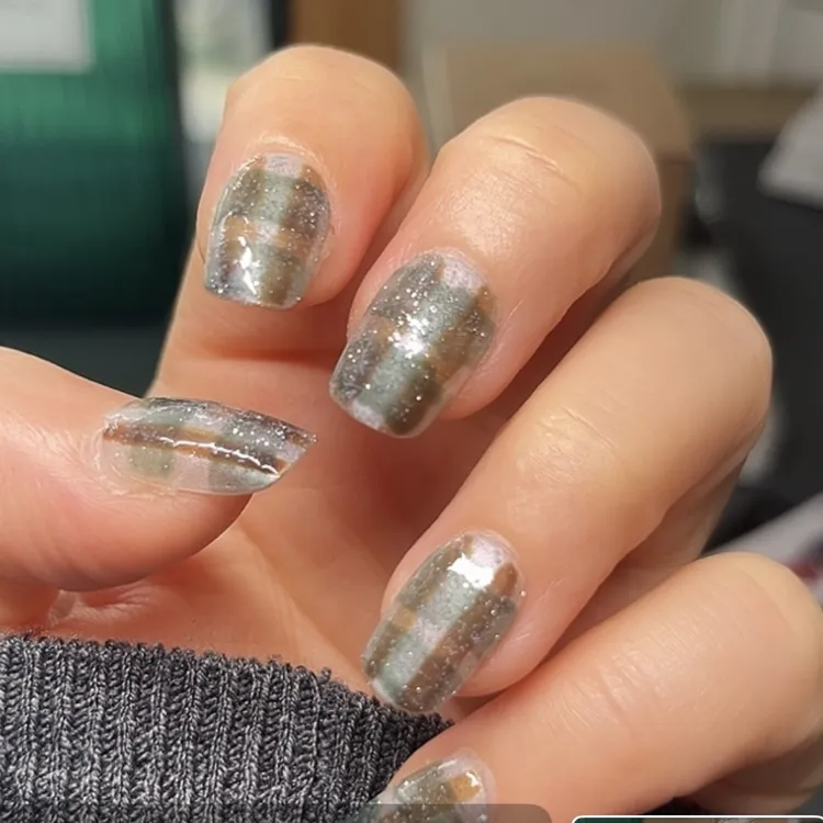 038简约格纹碎钻美甲冰透手工穿戴甲短甲显白气质秋冬爆闪穿戴式