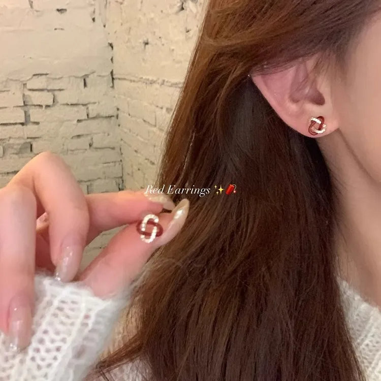铜合金耳饰 925银针红色环绕同心结耳钉女百搭耳环2024新款爆款潮