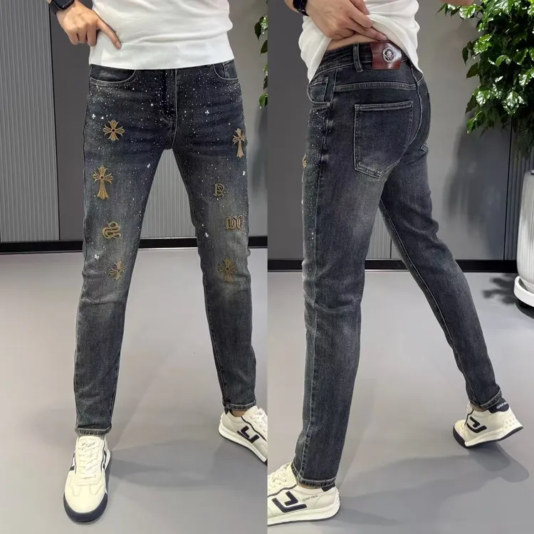裤子男秋季款男士牛仔裤时尚韩版小脚裤个性刺绣烫钻长裤水洗休闲