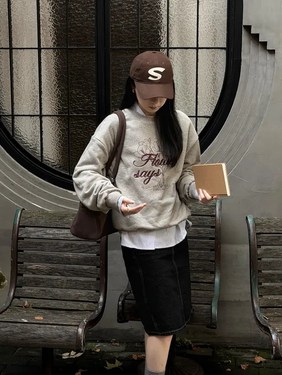 2025秋冬新款韩系复古绣花长袖圆领印花廓形卫衣高腰半身裙两件套