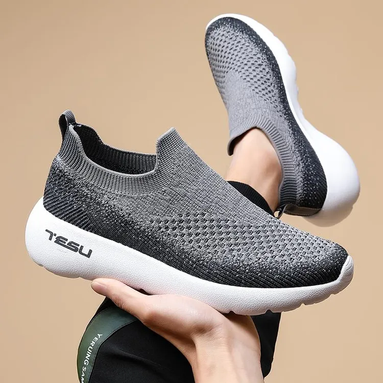 夏季鞋子男款潮牌百搭飞织网面透气运动一脚蹬懒人情侣大码男鞋46