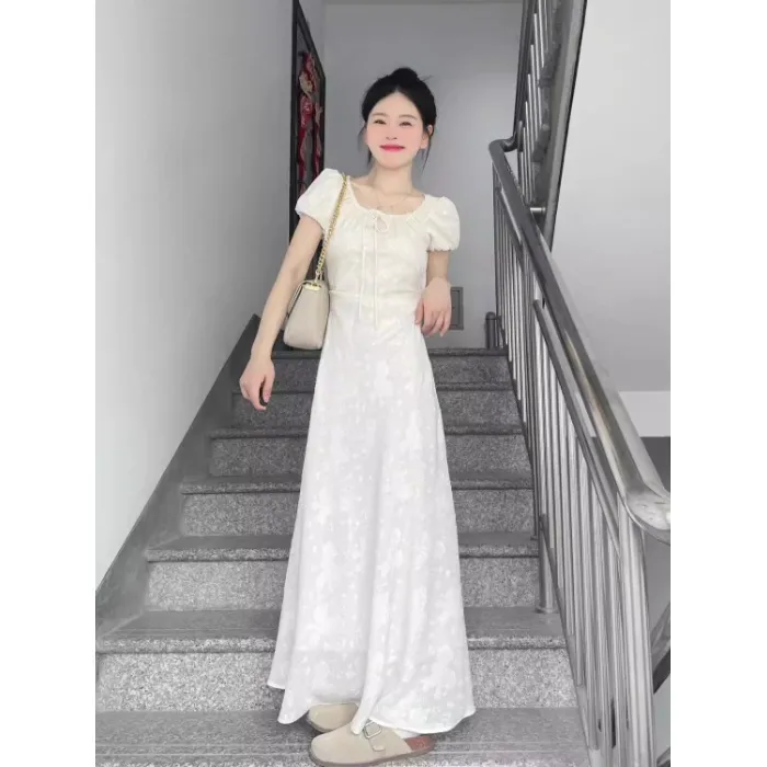 优选法式温柔风杏色连衣裙子女装高级设计感小众气质收腰显瘦长裙