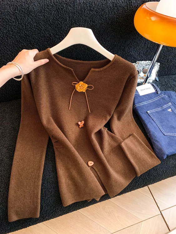 法式复古立体花朵长袖针织衫女秋冬高级感修身显瘦打底衫开叉上衣