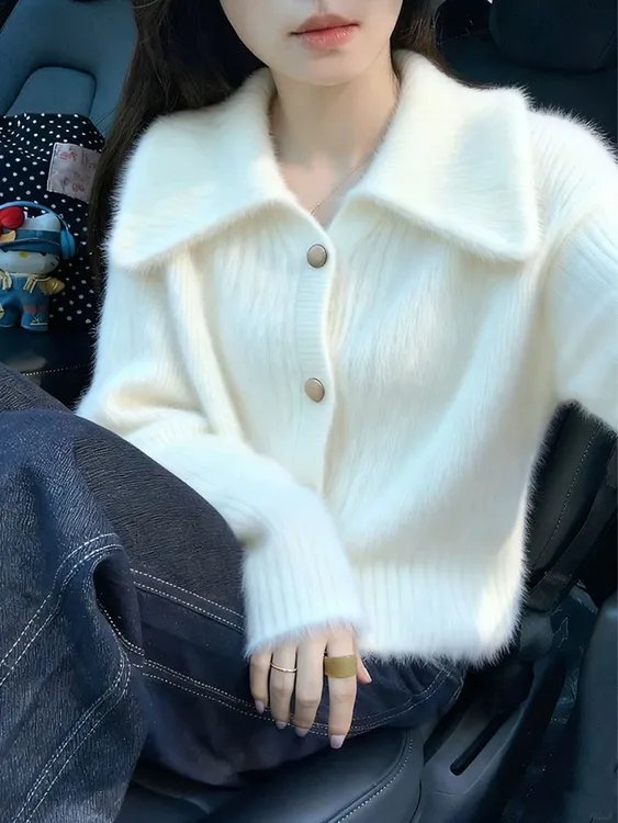 韩系设计感气质减龄白色翻领针织衫2025秋冬新款时尚百搭毛衣上衣