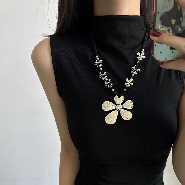 非金属皮质项链 X5757-1简约百搭时尚轻奢个性小众设计五叶花项链