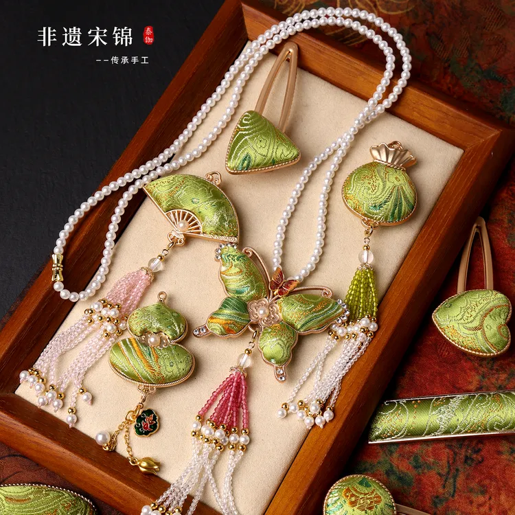 铜布艺吊坠 宋锦葫芦蝴蝶珍珠贝项链佛牌链汉服旗袍配饰宋式美学