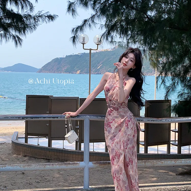 粉色碎花挂脖吊带连衣裙女修身斜裁度假长裙鱼尾开叉裙