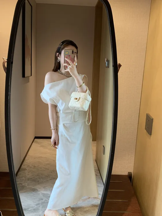 一字肩夏季长裙纯色设计感斜肩显瘦法式时尚连衣裙