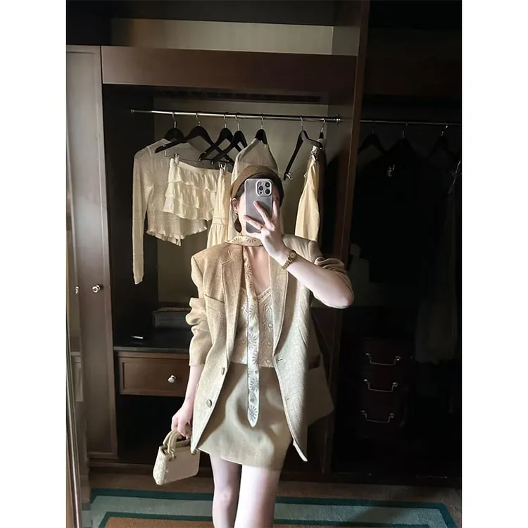 秋冬洋气御姐范休闲吊带打底衫时尚高级感西装外套上衣半身裙套装