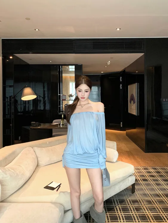 纯欲辣妹蓝色一字肩长袖连衣裙女秋季显瘦收腰裙子蝙蝠袖包臀短裙