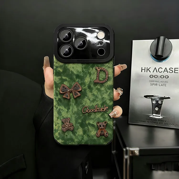 瞳眼翻毛皮适用苹果17PRO华为VIVO/OPPO金属小熊蝴蝶手链手机壳