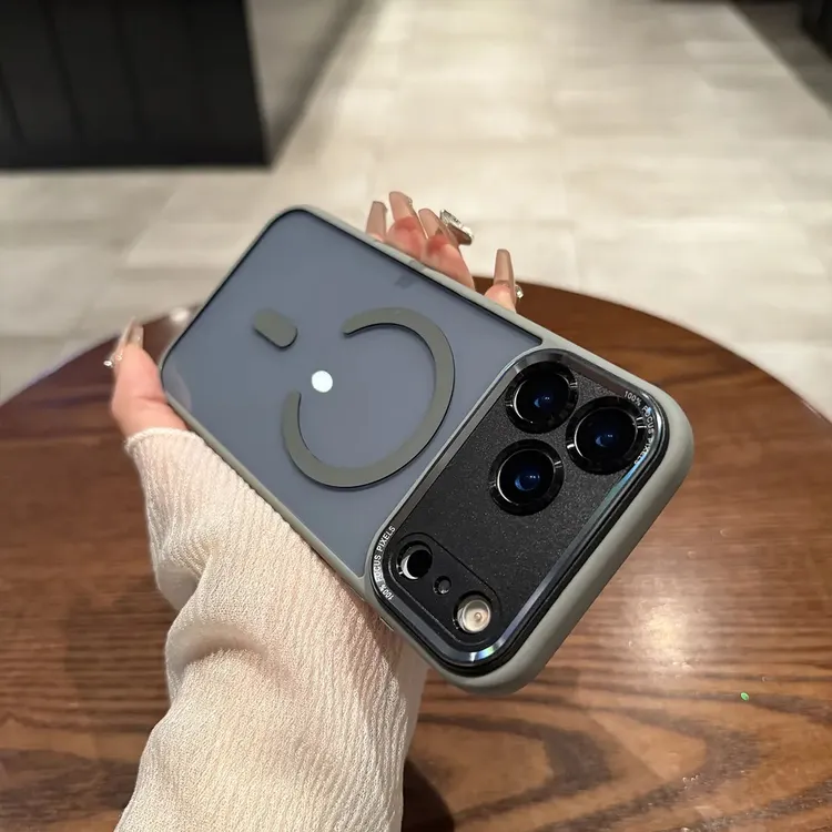 适用于苹果17手机壳金属镜头磁吸充电透明新款软边防摔Phone17pro