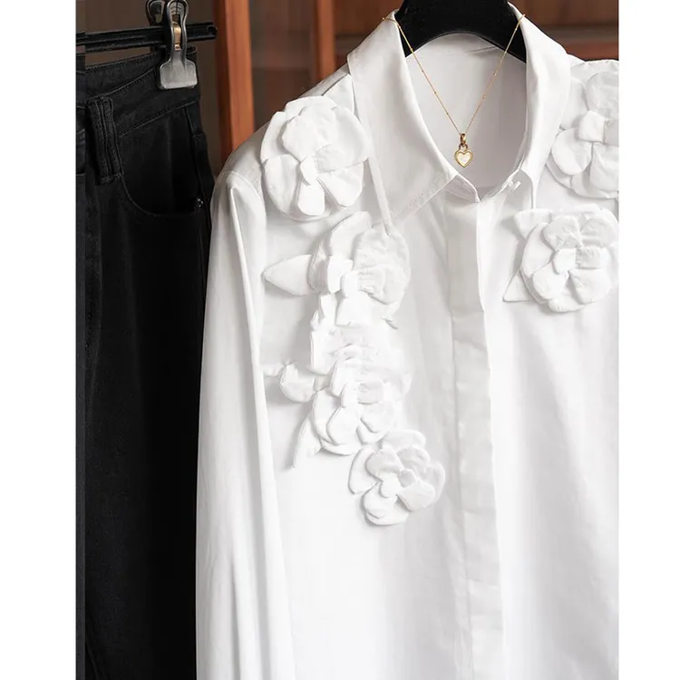 设计感白色衬衫女士2025新款高级感宽松显瘦时尚重工立体花朵上衣