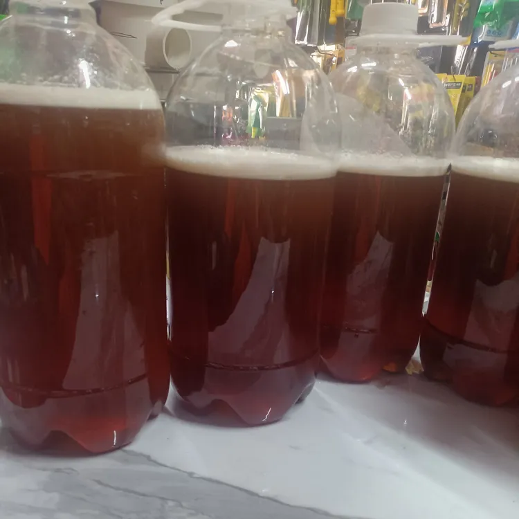 喂蜂的中蜂蜜