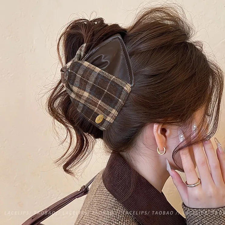 格纹三角抓夹女高级感2025新款后脑勺盘发大号鲨鱼夹发卡秋冬头饰