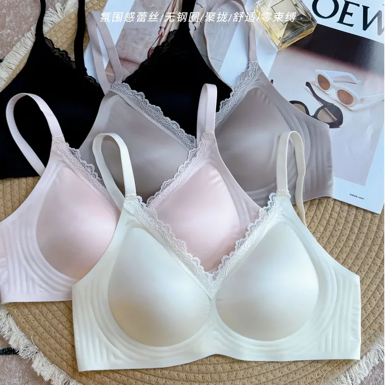 新款小胸聚拢舒服蕾丝无痕显大文胸薄款内衣透气蕾丝缎面质感