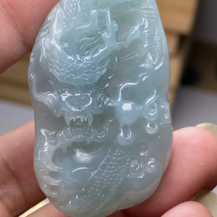 蓝底龙牌，天然翡翠A货，种老底细油。