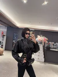 DOUWU【巴黎少女】黑色净版亮面金扣腰带胸兜交叉领上衣C