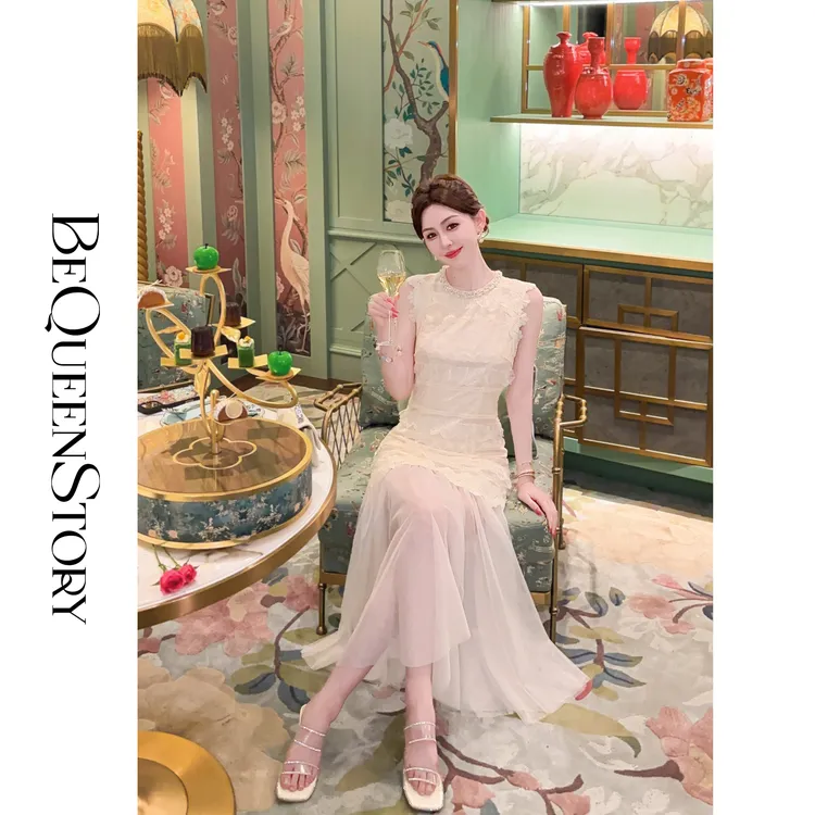 余潇潇【白塔女神】高级感重工绣花拼接波浪花边鱼尾连衣裙